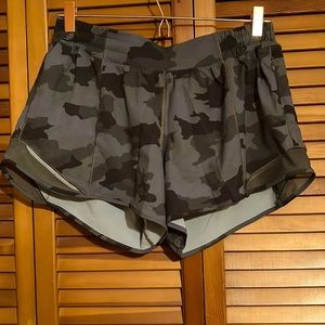 Lululemon Low Rise Como Hotty Hot Shorts